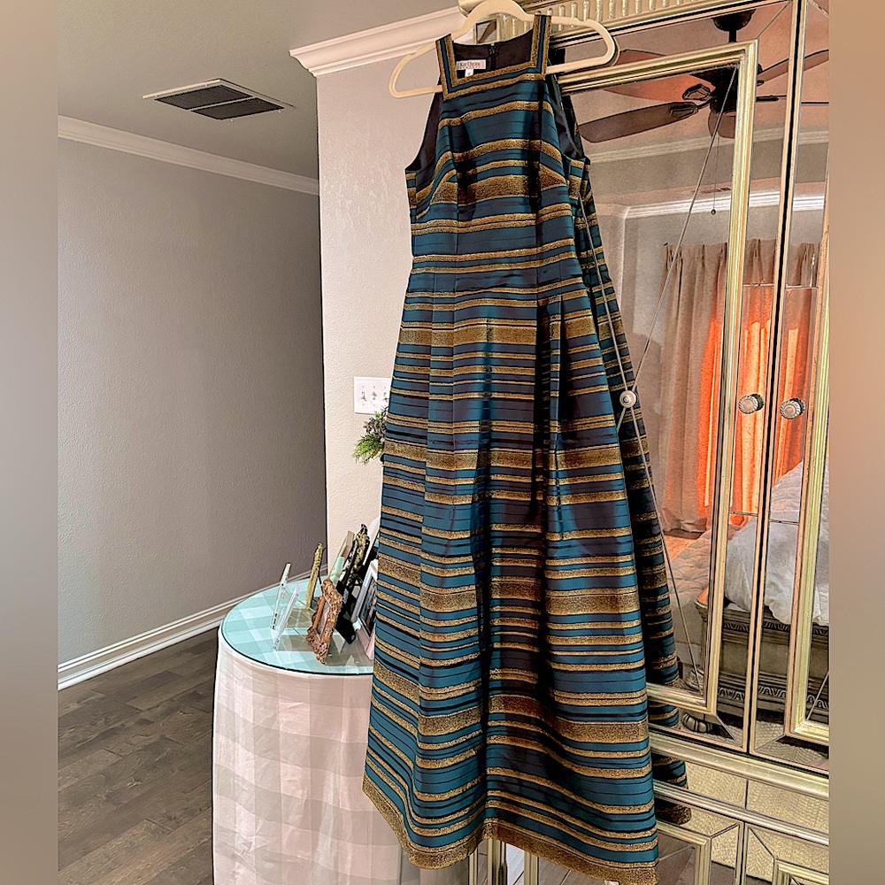 Kay Unger Dress | Size 6 | Green + Gold Striped 💚✨ | Classic + Whimsical |